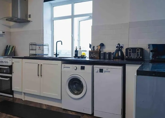 Spring Close Street Apartment *