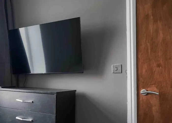 Spring Close Street Apartment *