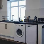Stunning Two Bed En-suite In Apartment *