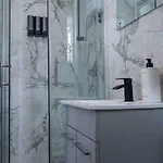 Stunning Two Bed En-suite In Apartment Leeds (West Yorkshire)