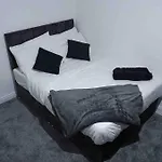 Stunning Two Bed En-suite In شقة