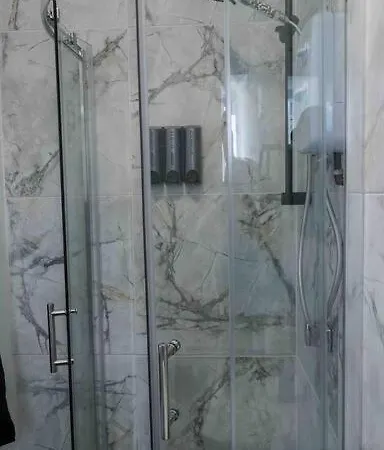 Stunning Two Bed Centre *