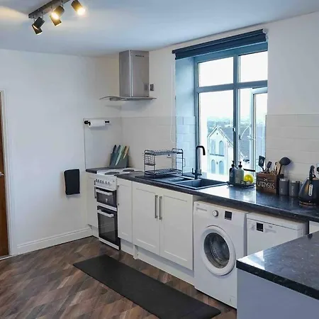 Stunning Two Bed Centre Apartment
