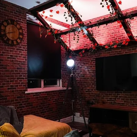 Spring Close Street リーズ