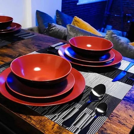 Spring Close Street * リーズ