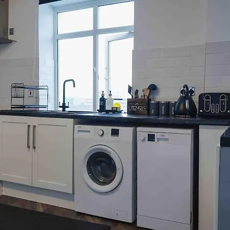 Spring Close Street Apartment *