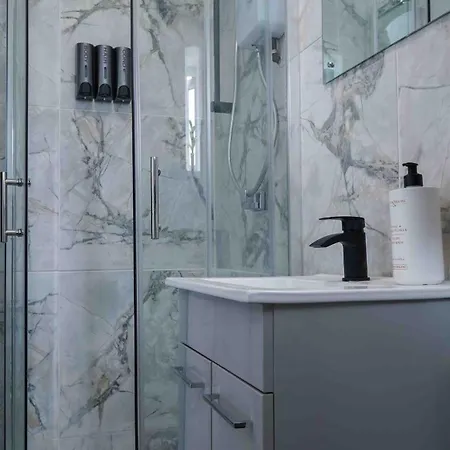 Spring Close Street アパート リーズ