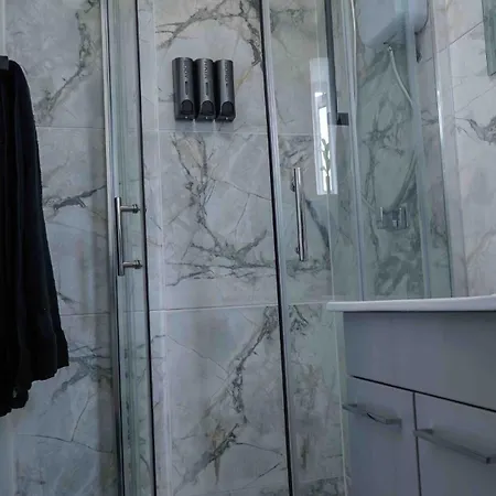 Spring Close Street アパート リーズ