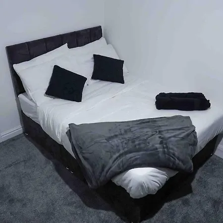 Spring Close Street アパート