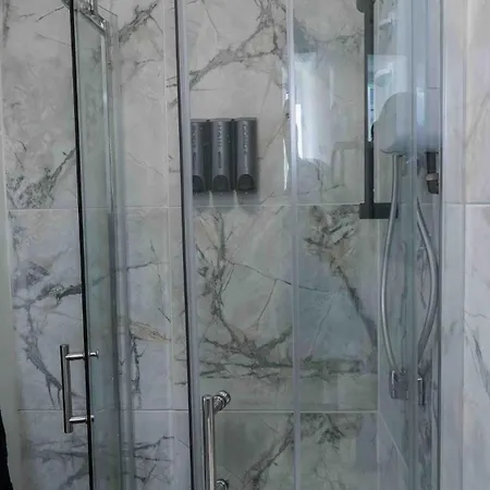 Spring Close Street 公寓 利兹